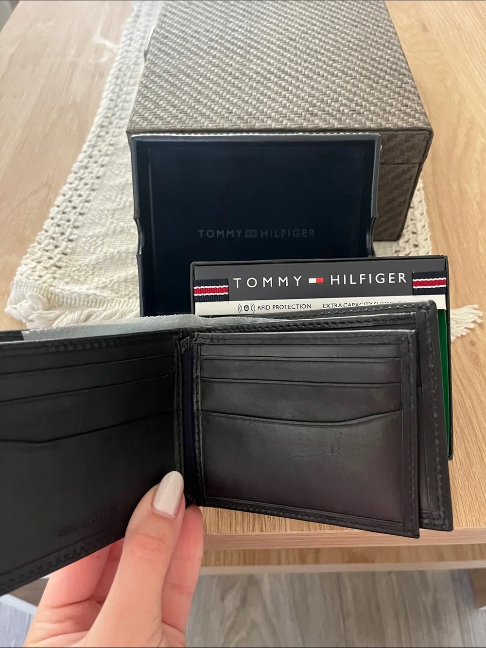 Tommy Hilfiger Black Leather Bi-Fold Wallet with Flag Logo